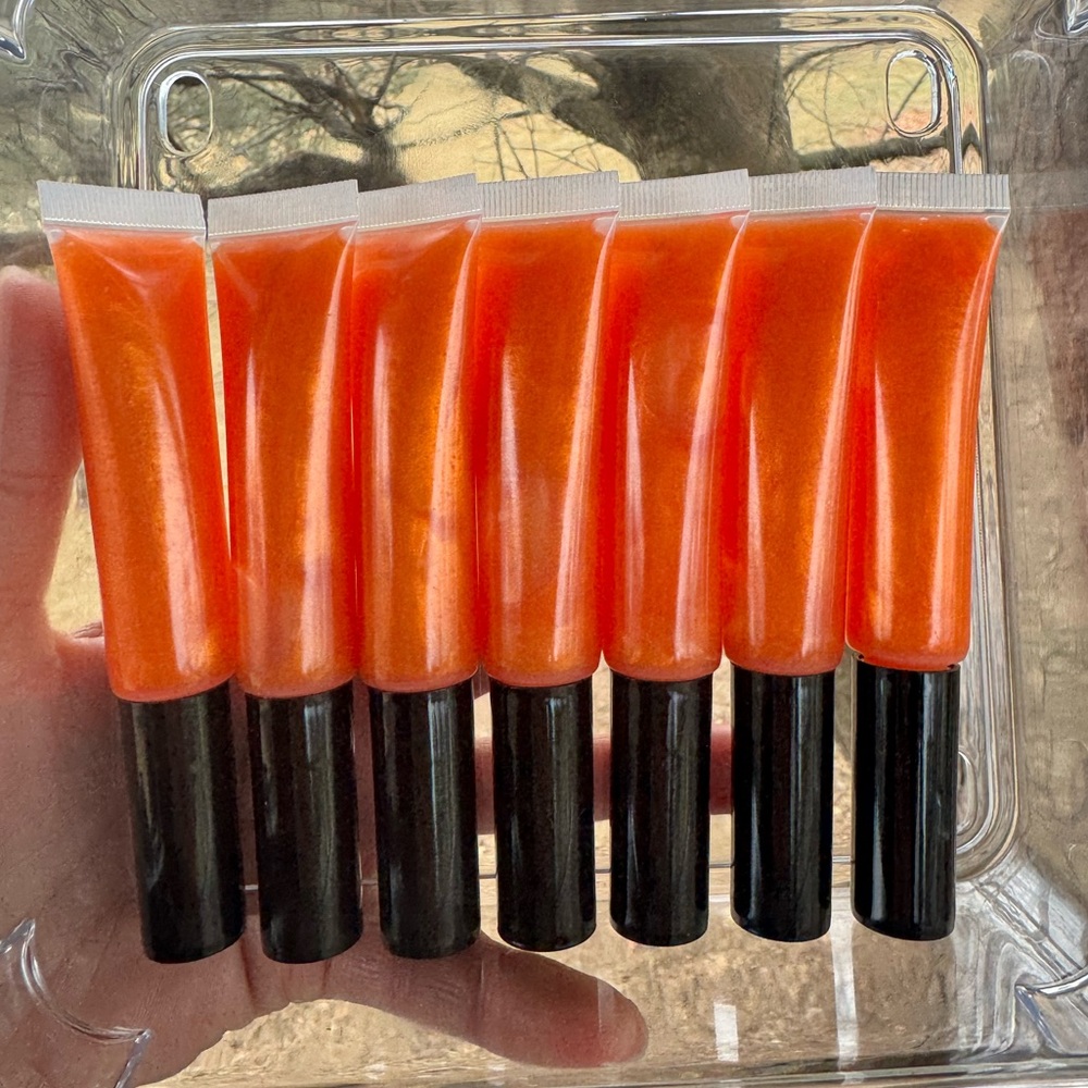 Orange lip gloss, moisturizing retains lip moisture, with a pleasant watermelon